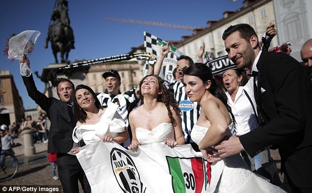 Roma bat ngo guc nga, CDV Juve an mung chuc vo dich som hinh anh