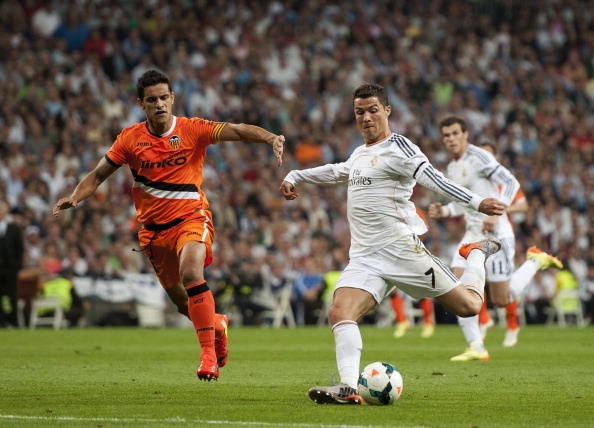 Ronaldo cuu Real tranh khoi that bai truoc Valencia hinh anh