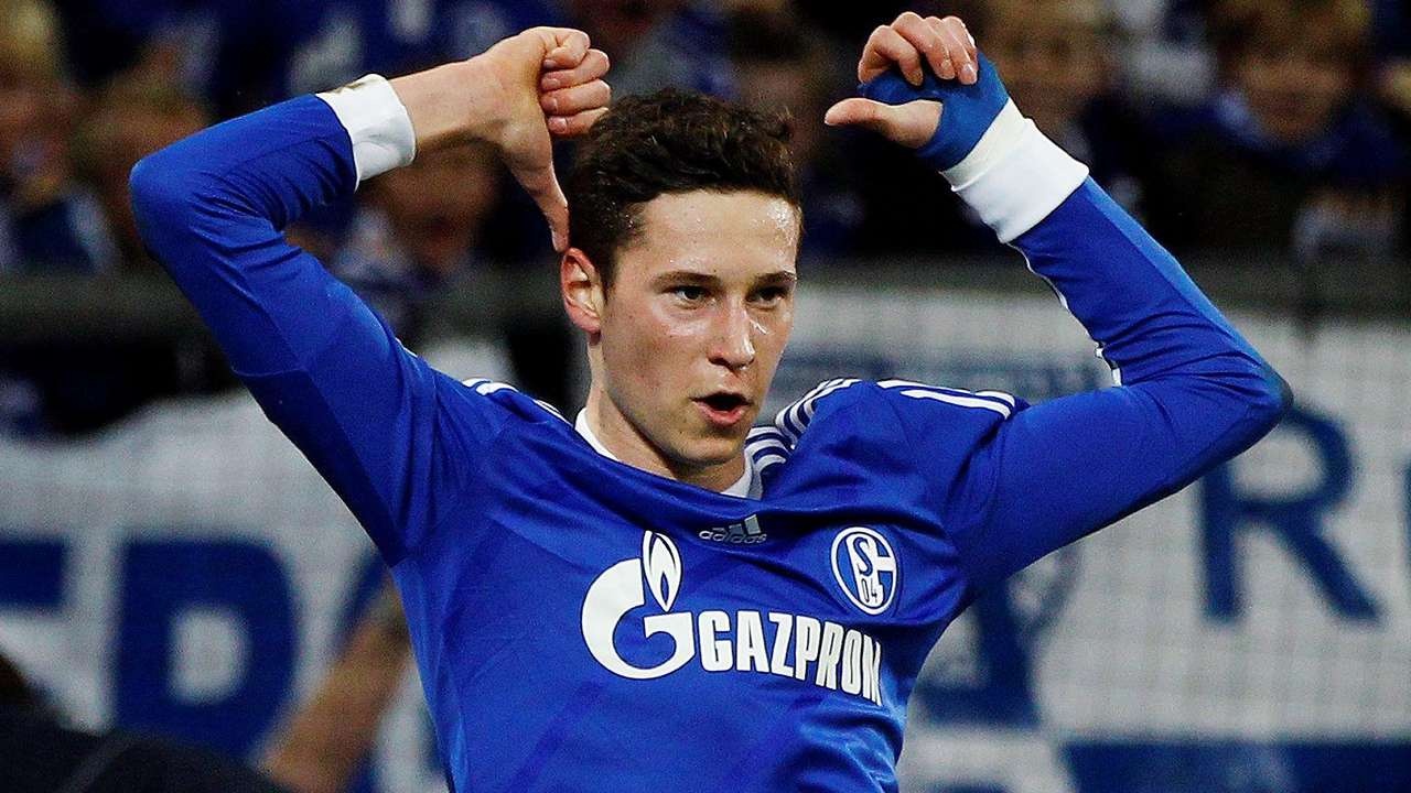 Dù còn rất trẻ nhưng Draxler đã là một trong những nhân tố quan trọng giúp Schalke cán đích ở vị trí thứ 3 Bundesliga mùa 2011/12. Điểm mạnh của Draxler không chỉ ở tài dứt điểm, mà còn là khả năng tạo khoảng trống và kỹ thuật cực tốt. Hiện Draxler đang được những CLB hàng đầu châu Âu theo đuổi như Real, Barca, Bayern, M.U, Chelsea và Arsenal.
