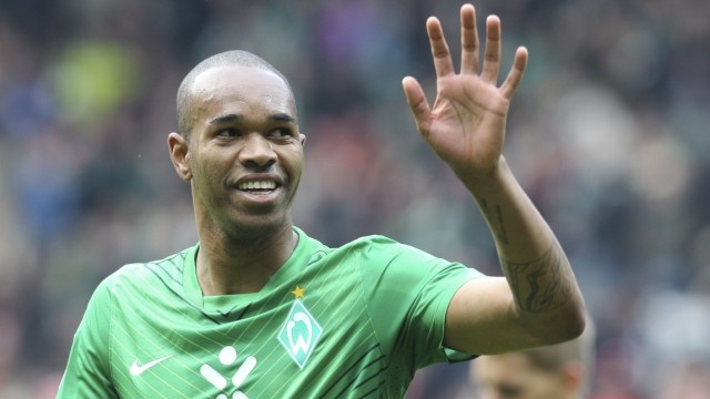 Với chiều cao 1,98 m, Naldo có khả năng chơi bóng bổng cực tốt. Điểm mạnh này của trung vệ người Brazil không chỉ là điểm tựa vững chắc cho hàng thủ, mà còn hỗ trợ đắc lực cho hàng công. Mùa này, lão tướng 31 tuổi ghi 6 bàn cho bầy Sói.