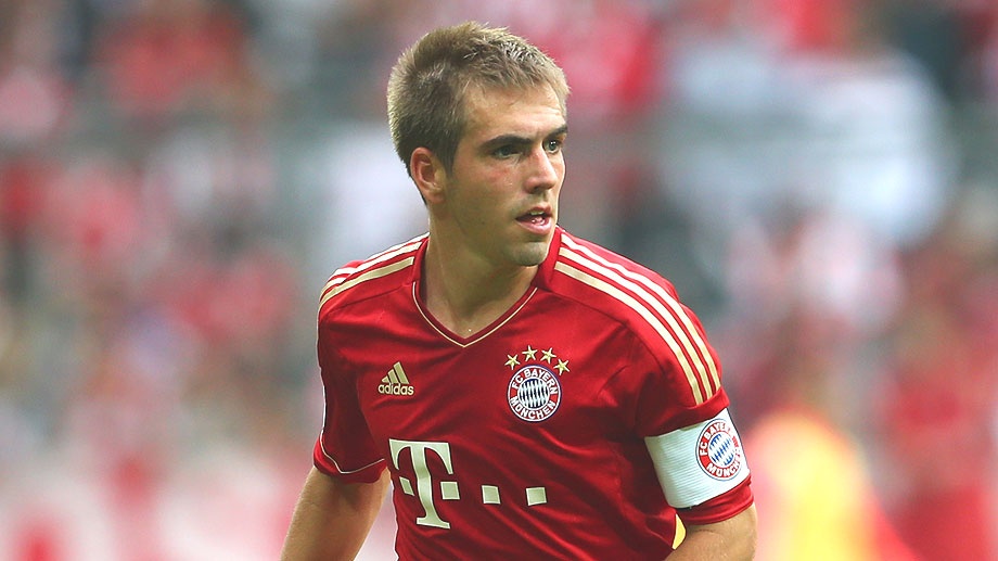 Dưới thời Pep Guardiola, Lahm được đẩy lên đá tiền vệ phòng ngự. Dù đây là mùa đầu tiên thủ quân của Bayern đá ở vị trí mới nhưng anh đã hoàn thành xuất sắc nhiệm vụ đánh chặn. Ngoài việc lo phòng ngự, Lahm còn rất tích cực tham gia tấn công. Anh tung ra 16 cú sút, ghi 1 bàn và kiến tạo 4 lần trong 28 lần ra sân.