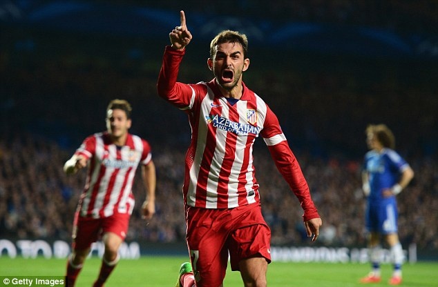 Sau khi David Villa không thể hiện được bản lĩnh tại giải đấu danh giá nhất cựu lục địa, HLV Diego Simeone đã tìm đến Adrian Lopez. Không phụ kỳ vọng của ông thầy người Argentina, Lopez chơi khá ấn tượng trong vai trò chim mồi để tạo khoảng trống cho Diego Costa. Chân sút người Tây Ban Nha cũng đóng góp 1 bàn vào thành tích chung của đội bóng.