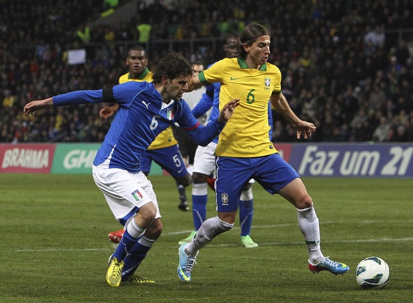 Giống Miranda, Luis cũng đang có một mùa giải xuất sắc nhất trong sự nghiệp của mình. Rất tiếc hậu vệ 28 tuổi này chỉ là sự lựa chọn thứ 3 tại đội tuyển Brazil sau Maxwell (PSG) và Marcelo (Real Madrid).