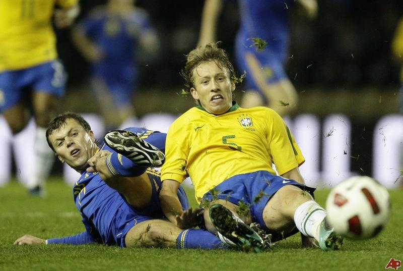 Tiền vệ đang khoác áo Liverpool là cầu thủ có thể lực cực tốt và luôn thi đấu với quyết tâm cao độ. Việc Scolari gạch bỏ ngôi sao 27 tuổi khỏi lễ hội bóng đá lớn nhất thế giới khiến không ít người cảm thấy nuối tiếc.