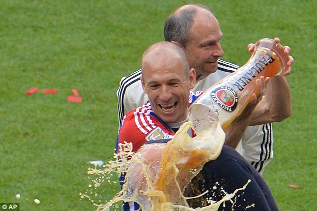 Bayern an mung chuc vo dich lan 24 day phan khich hinh anh