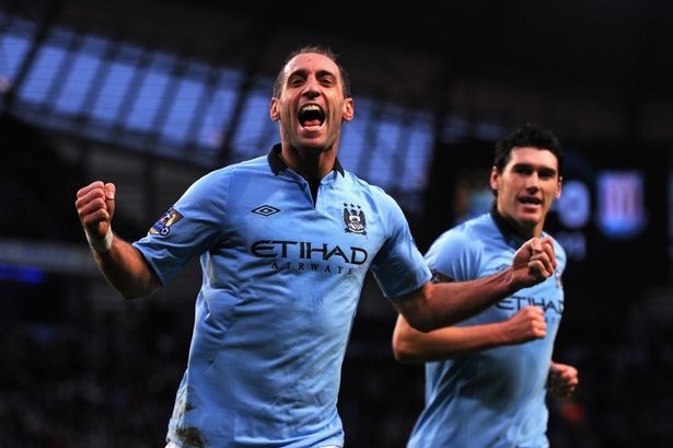 Ngoài việc hoàn thành xuất sắc nhiệm vụ phòng ngự, hậu vệ người Argentina còn hỗ trợ đắc lực cho hàng công. Sau 34 lần ra sân mùa này, cựu ngôi sao của Espanyol ghi 1 bàn, kiến tạo 6 lần và 29 mở ra cơ hội cho đồng đội ghi bàn.