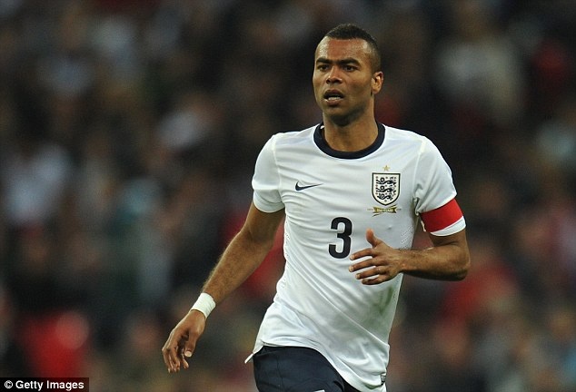 Ashley Cole chia tay tuyen Anh vi khong duoc du World Cup hinh anh