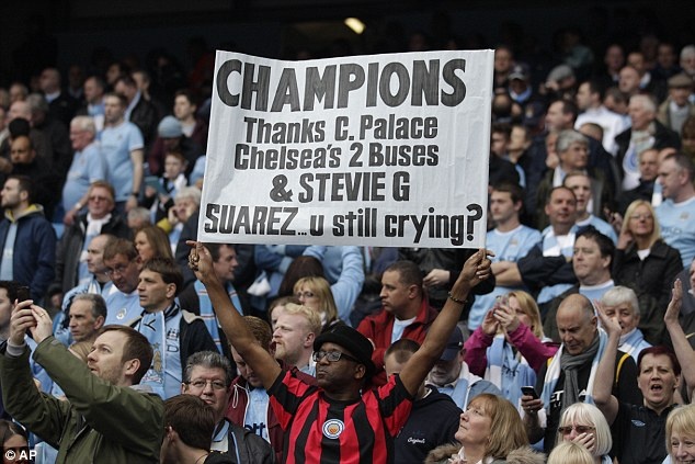 Fan Man City cam on Gerrard, Chelsea va Crystal Palace hinh anh