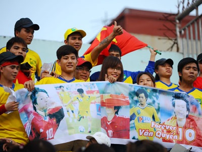 Cac nu CDV xu Nghe chay het minh voi Van Quyen hinh anh