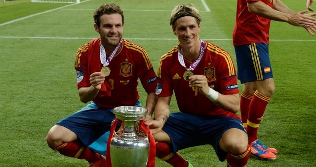 Mata, Torres co ten trong danh sach du World Cup hinh anh