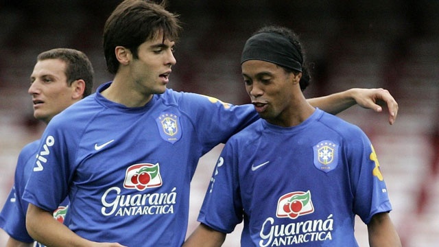 Kaka, Ronaldinho bi gat khoi danh sach du phong cua Brazil hinh anh