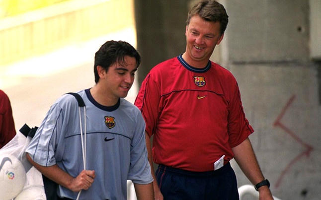 Dưới sự dẫn dắt của Van Gaal, các cầu thủ trẻ của Barca luôn có cơ hội phát triển. Chính ông đưa Carles Puyol lên đội một và bồi dưỡng để anh trở thành một trong những trung vệ hay nhất lịch sử CLB về sau.