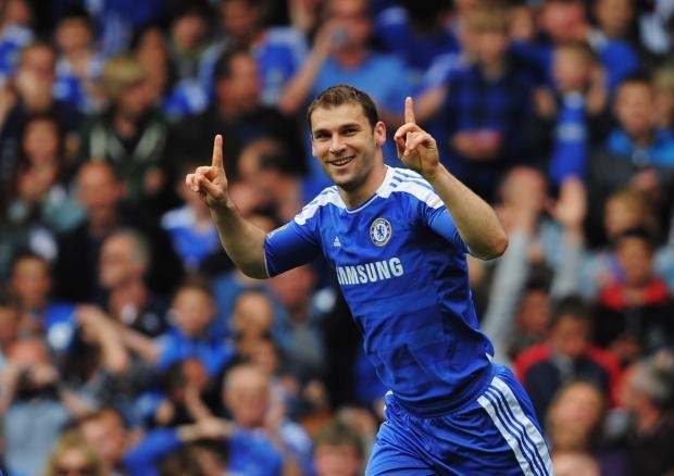 Ivanovic là ngôi sao sáng nhất ở hàng thủ Chelsea, đội bóng có 7 trận sạch lưới mùa này. Không chỉ hoàn thành xuất sắc nhiệm vụ phòng ngự, tuyển thủ người Serbia còn kiến tạo 1 lần và 6 lần mở ra cơ hội cho các đồng đội lập công.
