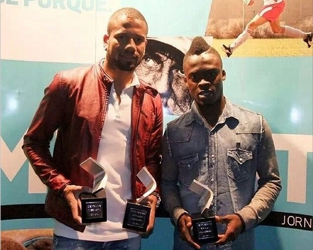 Ban hop dong te hai cua M.U gianh giai Cau thu xuat sac nhat hinh anh