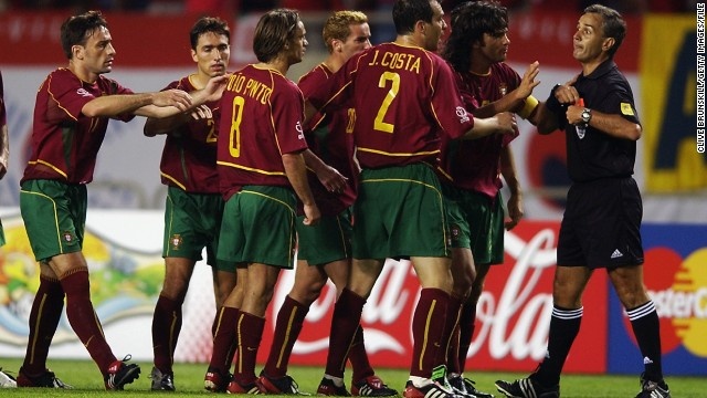 Bo Dao Nha bi xu ep khi dung Han Quoc o World Cup 2002 hinh anh