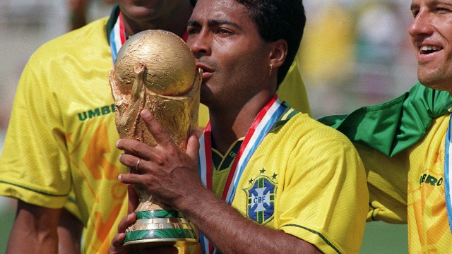 Brazil đến với World Cup 1994 với quyết tâm rửa hận thất bại tại giải đấu trước đó 4 năm trên đất Italy. Với sự hiện diện của Romario, Selecao hoàn tất mục tiêu khi lần lượt đánh bại chủ nhà Mỹ, Hà Lan, Thụy Điển và cuối cùng là Italy để giơ cao danh hiệu vô địch. “Quỷ lùn” được bình chọn là Cầu thủ xuất sắc nhất tại giải năm đó