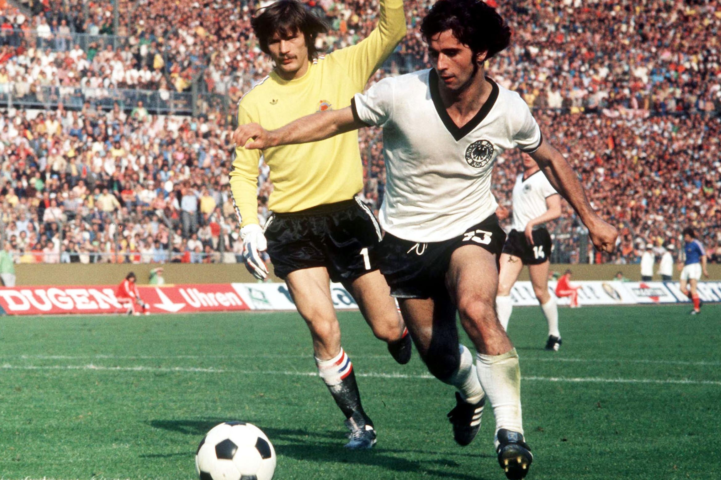 Muller đã gieo rắc nỗi kinh hoàng cho các đối thủ của Tây Đức tại World Cup 1970. Kể từ trận đầu tiên đến trận bán kết gặp Italy, huyền thoại có biệt danh “Vua dội bom” xé lưới đối phương tới 10 lần, trong đó có 2 hat-trick (vào lưới Bulgaria và Peru), 1 cú đúp (Italy). Rất tiếc những cố gắng của “Vua dội bom” chỉ giúp Cỗ xe tăng giành giải 3.