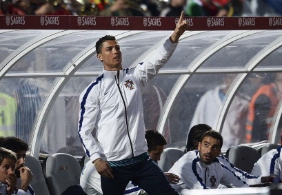 Ronaldo 'tiem quyen' chi dao, Bo Dao Nha hoa Hy Lap hinh anh