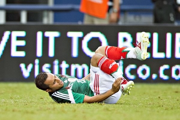 Sao Mexico mat World Cup vi gay gap chan hinh anh