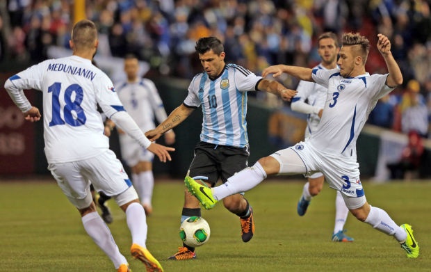 Argentina là “khách quen” tại sân chơi World Cup, trong khi đây là lần đầu tiên Bosnia & Herzegovina tham dự lễ hội bóng đá lớn nhất hành tinh. Người hâm mộ rất muốn biết Albiceleste thể hiện bộ mặt nào trước tân binh này, đặc biệt trong tay HLV Alejandro Sabella đang sở hữu siêu sao Lionel Messi.