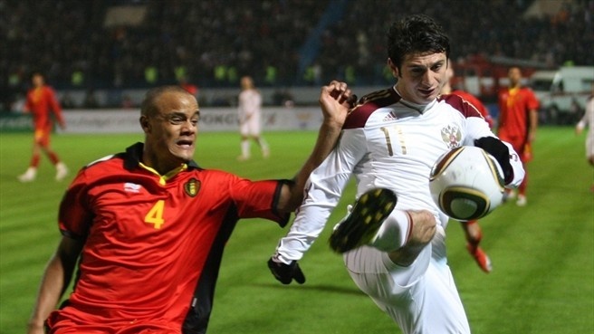 Nhiều khả năng Bỉ và Nga sẽ tranh nhau ngôi đầu khi họ cùng bảng với các đối thủ dưới cơ như Hàn Quốc và Algeria. Để tránh nguy cơ gặp Đức ở vòng knock-out, chắc chắn hai đội sẽ phải bung hết sức ở trận này cho dù phải tới 27/6 bảng H mới khép lại.