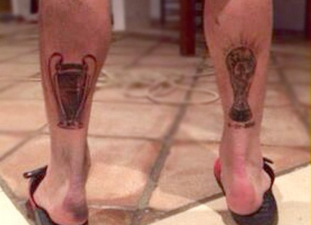 Ramos khoe hinh xam doc chao don World Cup hinh anh