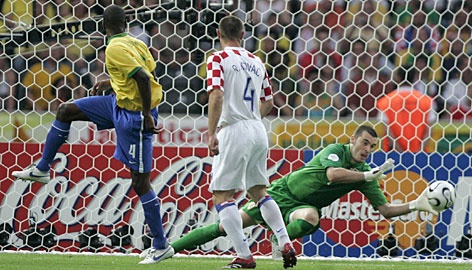 Trận khai khai màn World Cup luôn nhận được sự quan tâm đặc biệt của người hâm mộ. Bất chấp những bất ổn về mặt xã hội, người dân Brazil vẫn hy vọng đội bóng của họ sẽ đánh bại Croatia trong trận khai màn để có thêm niềm tin cho cuộc chinh phục danh hiệu Cúp vàng lần thứ 6 trong lịch sử.