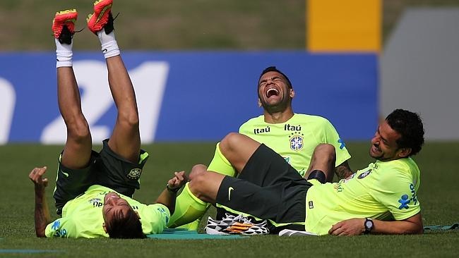Tiêu điểm: Mọi con mắt sẽ đổ dồn vào Neymar sau khi những công thần như Ronaldinho, Kaka và Robinho không được triệu tập. Tại kỳ World Cup này, tiền vệ tài năng Philippe Coutinho của Liverpool cũng không chiếm được niềm tin của HLV Luis Felipe Scolari.
