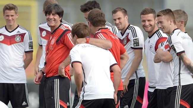 Tiêu điểm: Joachim Loew vẫn quyết định giữ Manuel Neuer, Philipp Lahm và Bastian Schweinsteiger ở lại danh sách 23 cầu thủ bất chấp 3 ngôi sao này chưa hoàn toàn bình phục chấn thương.