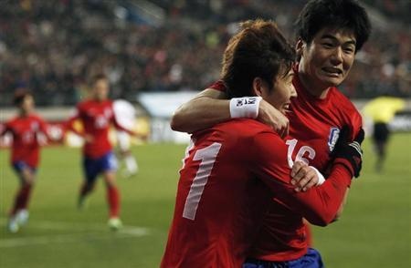Tiêu điểm: Trong danh sách của Hàn Quốc có 5 cầu thủ đang chơi bóng ở Anh, 5 cầu thủ đang thi đấu tại Đức. Trong đó  Son Heung-min (Leverkusen) và Ki Sung-yueng (Sunderland) là hai cầu thủ nhận được nhiều kỳ vọng nhất.