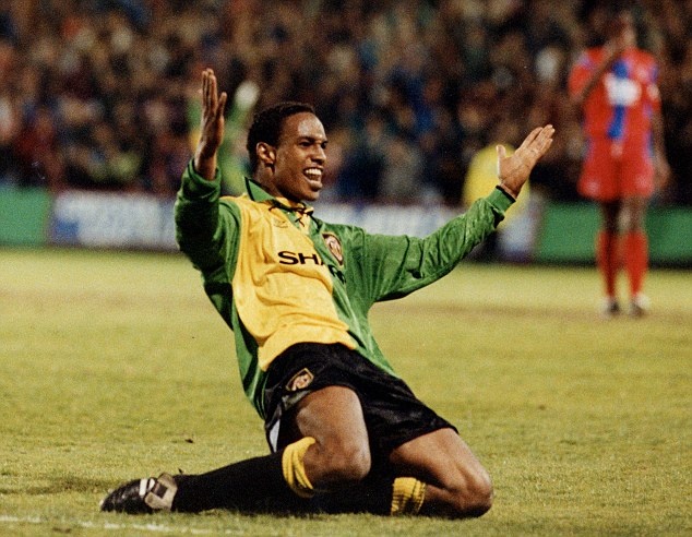 Paul Ince là người đặt nền móng cho sự thống trị của M.U. Sau 3 năm khoác áo Quỷ đỏ (1992-1995), cựu tiền vệ tài năng này thi đấu 116 trận, ghi 19 bàn và giành 2 danh hiệu vô địch NH Anh. Trong quãng thời gian đầu quân cho Liverpool và Middlesbrough, Ince vẫn thể hiện được đẳng cấp của ngôi sao hàng đầu xứ sở sương mù.