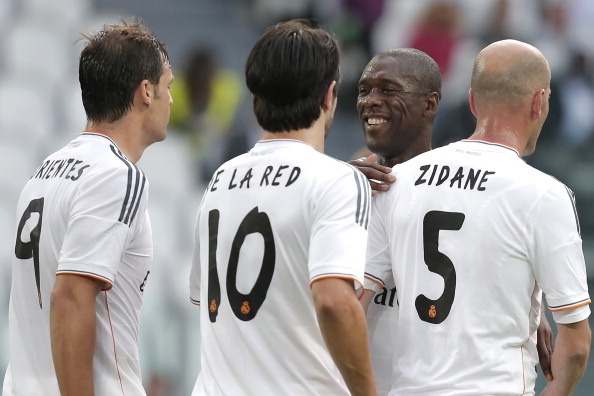 Pha bat volley dang cap cua Clarence Seedorf hinh anh