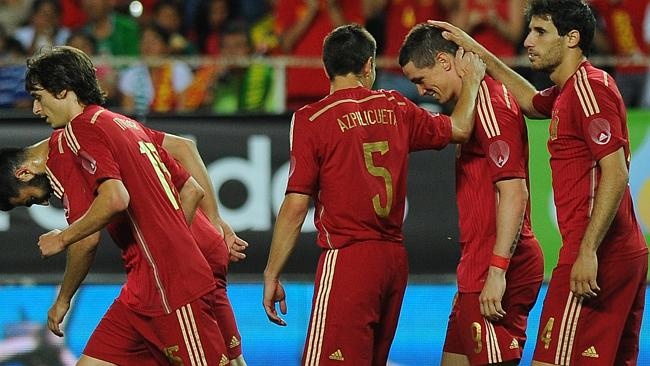 Tiêu điểm: HLV Vicente Del Bosque đã gây bất ngờ khi loại Jesus Navas và Alvaro Negredo ra khỏi danh sách dự World Cup. Trong khi nỗi thất vọng của Chelsea - Fernando Torres và tiền đạo chưa bình phục chấn thương Diego Costa vẫn được điền tên.