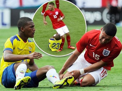 Chamberlain co the mat World Cup vi chan thuong hinh anh