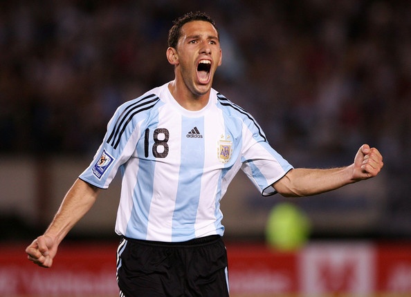 Maxi Rodriguez nang ty so len 3-0 cho Argentina hinh anh