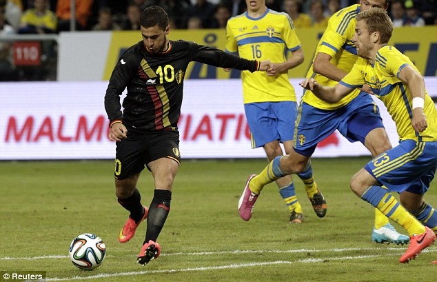 Hazard đặc biệt nguy hiểm trong mùa giải đầu tiên khoác áo Chelsea. Phong độ của anh có phần giảm sút khi Mourinho trở lại dẫn dắt The Blues. Nhiệm vụ lúc này của Hazard là nhanh chóng tìm lại bản thân để truyền cảm hứng cho đồng đội ở tuyển Bỉ. Nếu Hazard làm được điều đó, bầy Quỷ đỏ sẽ rất đáng sợ tại lễ hội bóng đá tại Brazil.