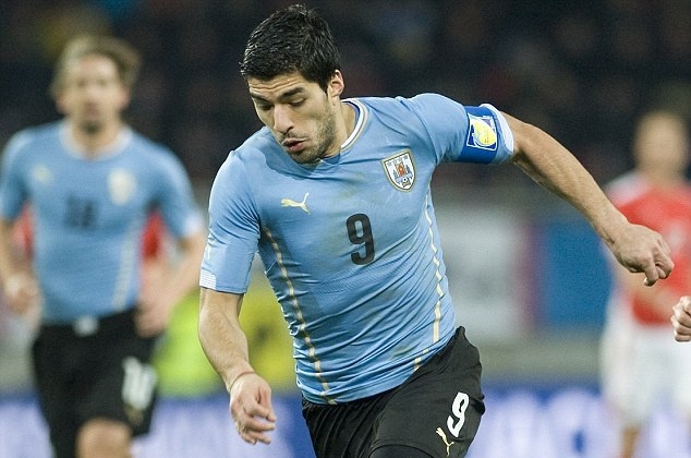 Nếu bình phục chấn thương, Suarez sẽ trở thành nỗi khiếp đảm đối với tuyển Anh cũng như với bất kỳ hàng thủ nào. Trung phong tuyển Uruguay là một hiện tượng, anh có thể làm được những thứ mà người khác không làm được.