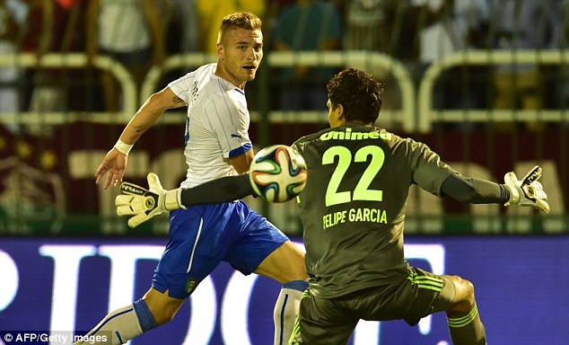 Immobile tiep them tinh than cho Italy truoc tran gap Anh hinh anh