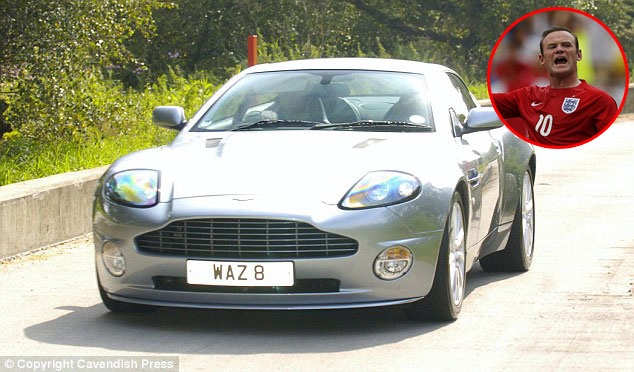 Aston Martin Vanquish là siêu xe mà Rooney thường dùng để đi đến sân tập. Giống Messi, chiếc xe của Gã Shrek khá khiêm tốn nếu đặt bên cạnh xế khủng của Ronaldo. Chiếc Aston Martin của Rooney có giá 166.000 bảng với 565 mã lực. Tốc độ tối đa của nó đạt 183 mph (295 km/h).