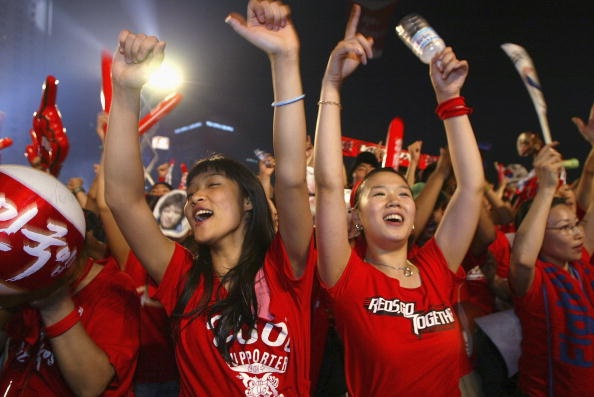 Fan nu Han Quoc cuong nhiet truoc World Cup hinh anh