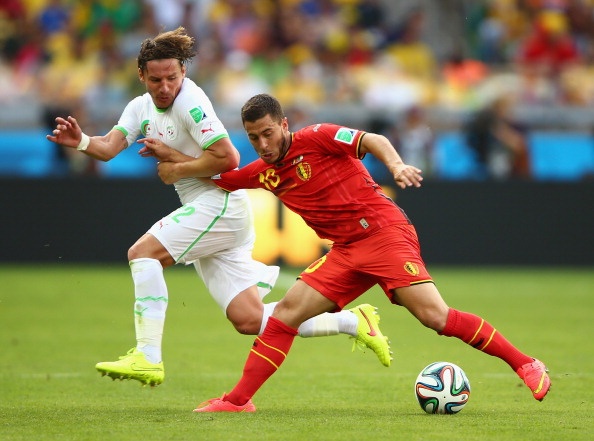 Dù không khai hỏa vào lưới Algeria, Hazard vẫn được đánh giá là cầu thủ xuất sắc nhất trận. Những pha đi bóng của tiền vệ 23 tuổi này khiến hàng thủ của đại diện châu Phi gặp rất nhiều khó khăn. Và khi đối phương không còn đứng vững, Bỉ đã trừng phạt bằng bàn gỡ hòa 1-1 ở phút 70 (Fellaini ghi bàn). Trước khi trận đấu khép lại, Hazard tiếp tục ghi dấu ấn đậm nét khi kiến tạo tuyệt vời để Mertens ghi bàn (phút 80) ấn định chiến thắng 2-1 cho bầy Quỷ đỏ.