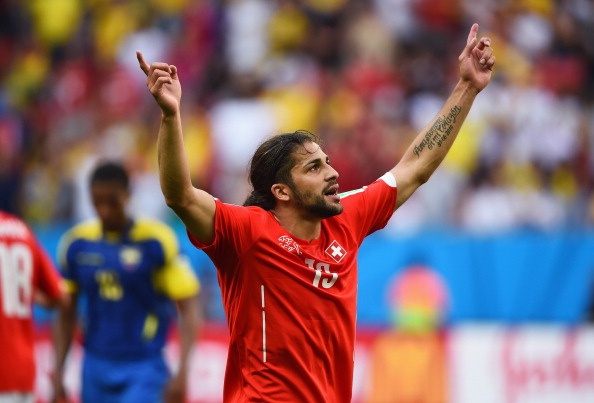 Rodriguez hoạt động như một con thoi bên phía cánh trái của Thụy Sỹ trong cuộc đối đầu với Ecuardo. Những pha lên công về thủ của của tài năng trẻ 21 tuổi này khiến cánh phải của Ecuador hoàn toàn bị tê liệt. Chưa kể, cầu thủ của Wolfsburg còn  trực tiếp kiến tạo hai lần để Mehmerdi và Seferovic ghi bàn giúp Thụy Sỹ thắng ngược Ecuador 2-1.