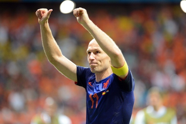 Kìm nén nỗi đau trong suốt 4 năm kể từ trận chung kết World Cup 2010 (thua Tây Ban Nha) khiến Robben như chiếc lò xo bị bật tung khi tái ngộ La Roja trên đất Brazil. Sau khi hành hạ hàng phòng ngự đối phương bằng những pha đi bóng tốc độ và kỹ thuật, ngôi sao 30 tuổi tung ra hai nhát kiếm, giúp Hà Lan kết liễu đàn bò tót với tỷ số khó tin 1-5. Với những gì đã thể hiện, Robben được đánh giá là ứng viên cho cả hai đanh hiệu Quả bóng vàng và Chiếc giày vàng.