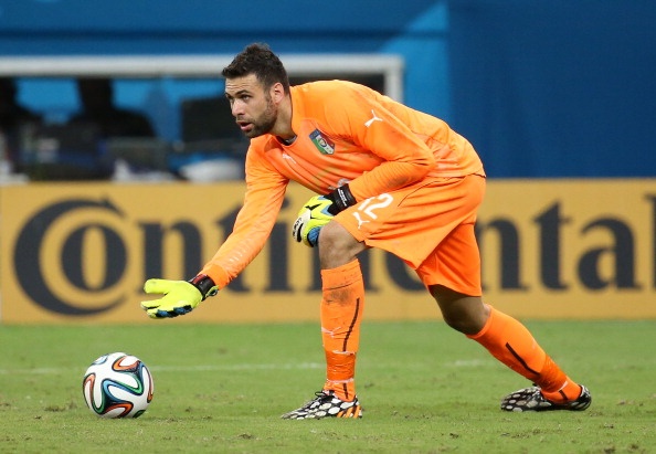 Sirigu đã hoàn thành xuất sắc nhiệm vụ khi được bố trí bắt thay thủ môn số 1 Gigi Buffon do chấn thương. Theo thống kê, Sirigu đã có 4 pha cứu thua xuất thần giúp Italy tránh khỏi bàn thua. Nhờ màn trình diễn thuyết phục của thủ thành 27 tuổi này, Italy có trận khai màn như mong đợi tại World Cup 2014.  