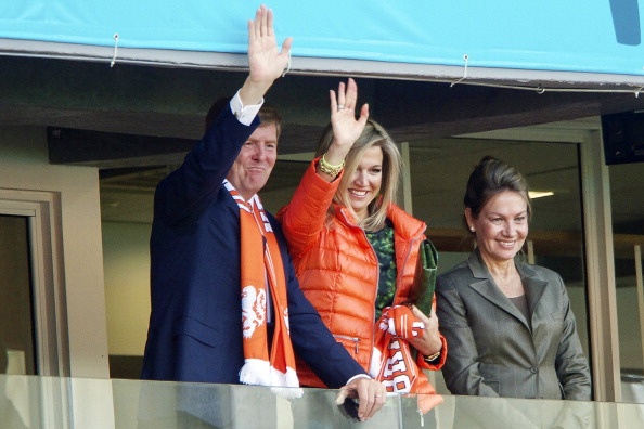 Vua va Hoang hau Ha Lan co vu nhiet tinh thay tro Van Gaal hinh anh