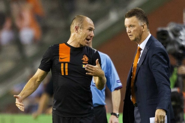 Tin chuyen nhuong 19/6: M.U quyet pha ket vi Robben hinh anh