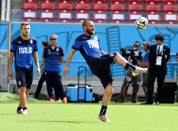 Italy vui ve, Costa Rica cang thang truoc dai chien hinh anh