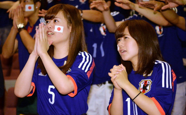 Fan Nhat tiec nuoi khi bi Hy Lap cam chan hinh anh