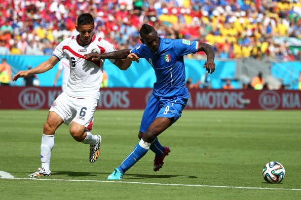 Danh bai Italy, Costa Rica gianh ve vao vong 1/8 hinh anh