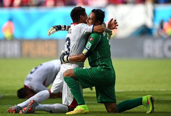 Ha guc Italy, Costa Rica chinh thuc lot vao vong 1/8 hinh anh